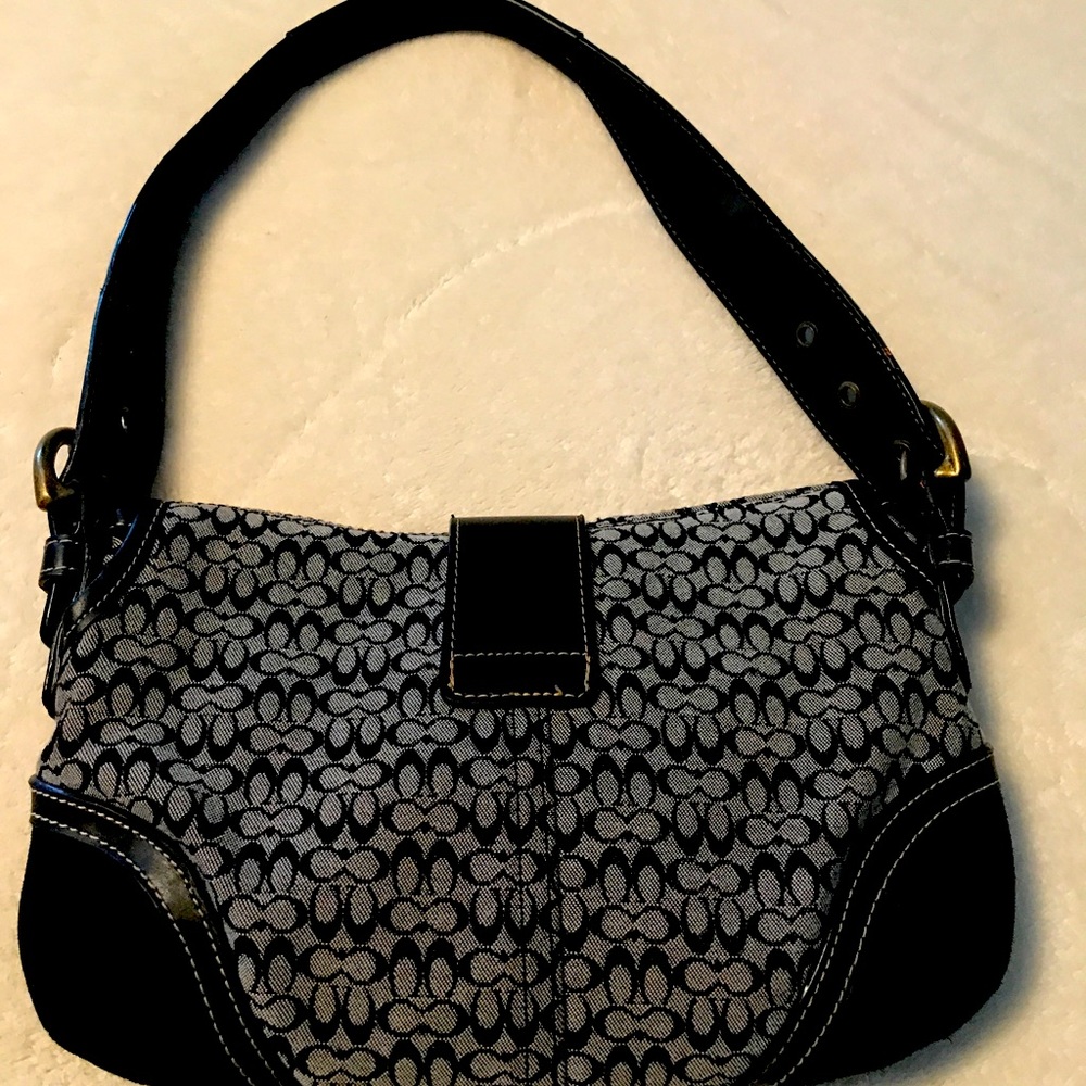 Like new small coach bag, used once or twice, like new condition